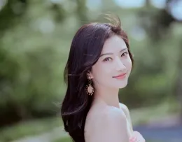 「自以為時髦，實際很廉價」的4種大媽裙，件件寒酸難看，你有嗎