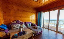 撞色穿搭，邂逅浪漫與率性！