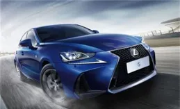 日系車吸能不是段子？這輛雷克薩斯LM都快撞報廢了，人居然沒事