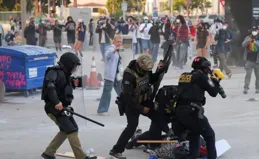 聯邦大樓被圍，白宮定性「叛亂」，美防長呼叫軍隊，紐森揭竿而起