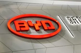 事實證明，全年銷量427萬輛的比亞迪，已經走上了另一條大道