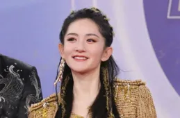 【醬園弄】第一部官宣開啟預售，章子怡素顏，楊冪穿囚服，易烊千璽光頭獨眼造型顛覆