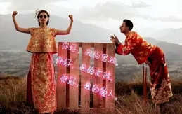 韓庚為老婆慶生，盧靖姍挺孕肚抱女兒，大夏天穿毛衣外套超搶鏡