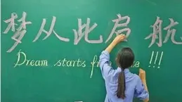 高考最後一天，家長用行動詮釋無聲的愛與守候