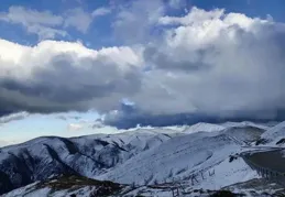 雲海中的大牯牛寨
