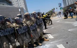 洛杉磯暴亂，川普：支持逮捕加州州長，22位州長聯名聲援