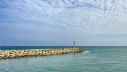 「七彩鹽田」迎來今夏最佳觀賞期