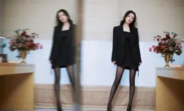 摩登創意款式，雙排扣西服外套搭配長筒襪，經久不衰時尚態度！