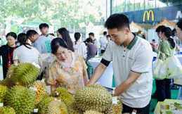 古蕩街道這場「榴槤嘉年華」，開啟夏日消費狂歡