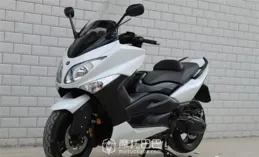 售11980元起，五羊水冷踏板歐歌來了，配碟剎加ABS，有點像姜戈