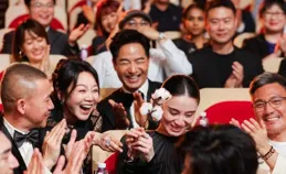 宋佳得白玉蘭獎，閆妮送棉花慶賀？女演員惺惺相惜，好暖啊！