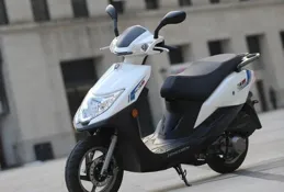 玩樂先鋒！低趴踏板車顥晨150：售價13980元，罕見的小玩具！