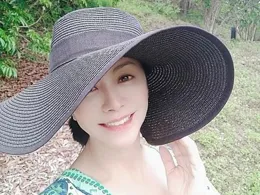 47歲女星薛佳凝住大別墅，連樹木都是愛心形狀，靜坐冥想真安逸！