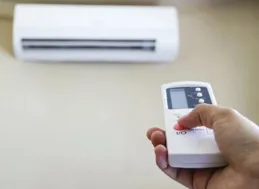 奇葩鄰居空調外機裝我家，3個月後哭著拆了，空調外機不要這樣裝