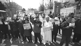 洛杉磯街頭沖突背後：部署聯邦軍隊是對反對移民鎮壓的各州的警告