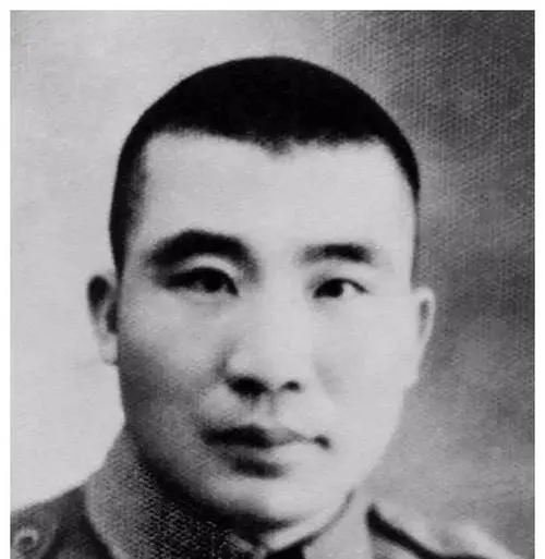 1935年,王耀武得知部下俘虏红军师长,兴冲冲过去审讯时却傻了眼 - 历史 - 华文头条