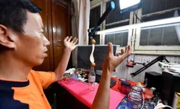 李國煌兩集都掛彩！【男兒王2】遭椅子砸傷流血　霸氣回：片酬高扛得住