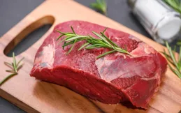 年齡越大，越要多吃肉？醫生建議：50歲後，這3種肉可以多吃點