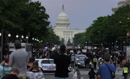 墨西哥國旗飄揚洛杉磯 白宮：看，罪證