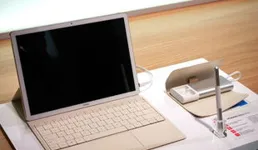 大神自制膝上型電腦？12寸帶魚屏+84鍵青軸鍵盤，美到骨子裏！