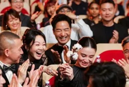 宋佳蔣欣獲獎瞬間，台下女演員的表情展示出一張人情網