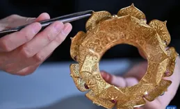 淄博琉璃匠人孫雲毅：以守正之心雕琢雞油黃藝術華章