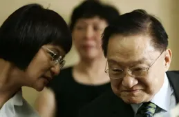 23年相濡以沫敗給23歲的小三，兒子自殺後，她讓小三終生不育