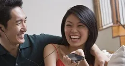 42歲草帽姐在醫院崩潰大哭，自曝肝上有窟窿，宣布將停播調養身體