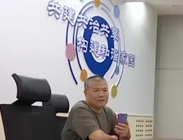 濟南女子地柯瑞建倉庫，強占車位不挪車，物業踢皮球，街道辦回應