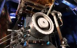 X1.9級耀斑，星鏈衛星曾大批墜落！中國空間站3名航天員怎麽辦