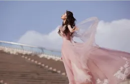 不愧是帶貨女王楊冪，活動穿的魏晉風漢服瞬間售罄！店主出面感謝