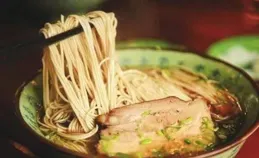 樓下新開的面館，本想幫襯一下，沒想到，面上來就破防了