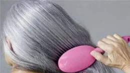 醫生：白頭發越來越多，除了自然衰老外，5種食物能少碰就少碰！