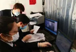 26歲母親8萬賣掉倆兒子，用來打賞男主播買衣服，原生家庭成禍根