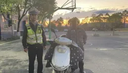 女子救人被訛詐，墊醫藥費後被反咬！交警還原真相，傷者連夜跑路