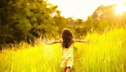 身心靈的覺醒之旅：三位藝術家解碼 【桃花水母】 的生命三重奏