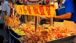 海底撈開賣鐵鍋燉，人均65元，還有扭秧歌表演......