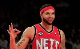 康利一家近照，37歲沒退休，賺2.9億薪水，老婆很漂亮，人生贏家