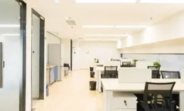 辦公樓裝修：精致的冥想品質滲透到整個翻新的工作場所