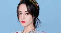 楊冪重慶電影節遭高溫「暴擊」，全程冷臉表情失控