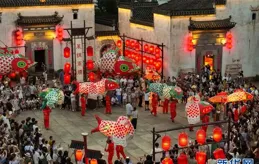 安徽黃山：夏夜古村文旅熱