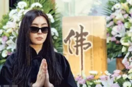 58歲王祖賢在多倫多，在社群寺廟做義工，穿著樸素，看上去很憔悴