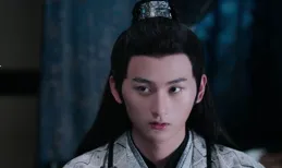 女星梁潔暖棕暗影寫真：眼神如刃，魅影倩魂！