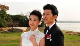 劉亦菲前男友近況曝光：獨居海邊多年，48歲還單身，透露理想型