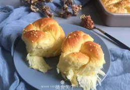金黃酥脆！埃及鮮奶油麵包松軟爆漿，手把手教你零失敗配方