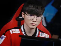 Faker一到圖5就開了，T1三比二險勝CFO，網友：又是蘭子站出來了