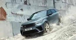 奔馳GLC降價15萬賣瘋了，油車VS新能源誰更保值？