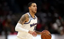 一夜交易動態：湖人勇士追10+4中鋒，杜蘭特7隊大交易出爐