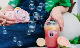 眾點關註 | 1元冰杯成夏日引流「神器」 茶飲便利商店打響「冰杯爭奪戰」