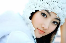 鹿晗怎麽把自己捯飭這樣了，眼睛大煙熏，塗指甲油，頭發像大媽！